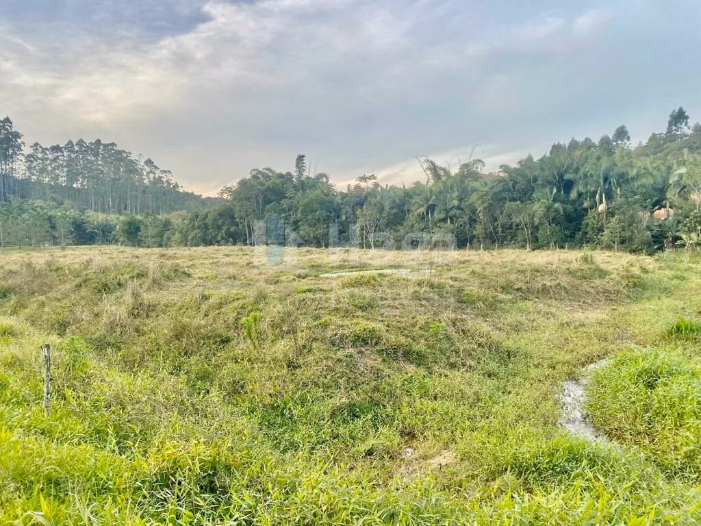Terreno de 2.400 m² em Nova Trento, SC