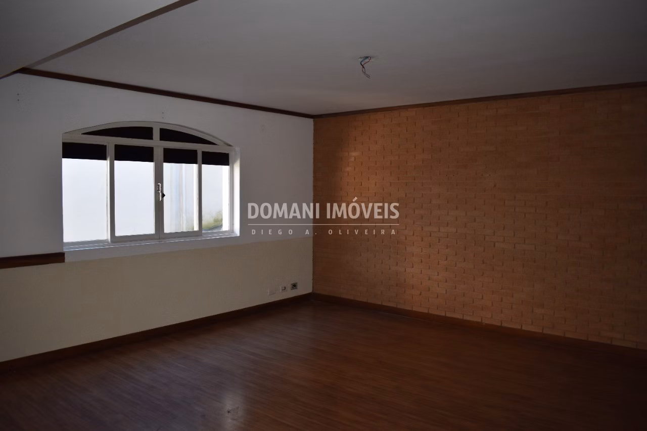 Casa de 500 m² em Campos do Jordão, SP