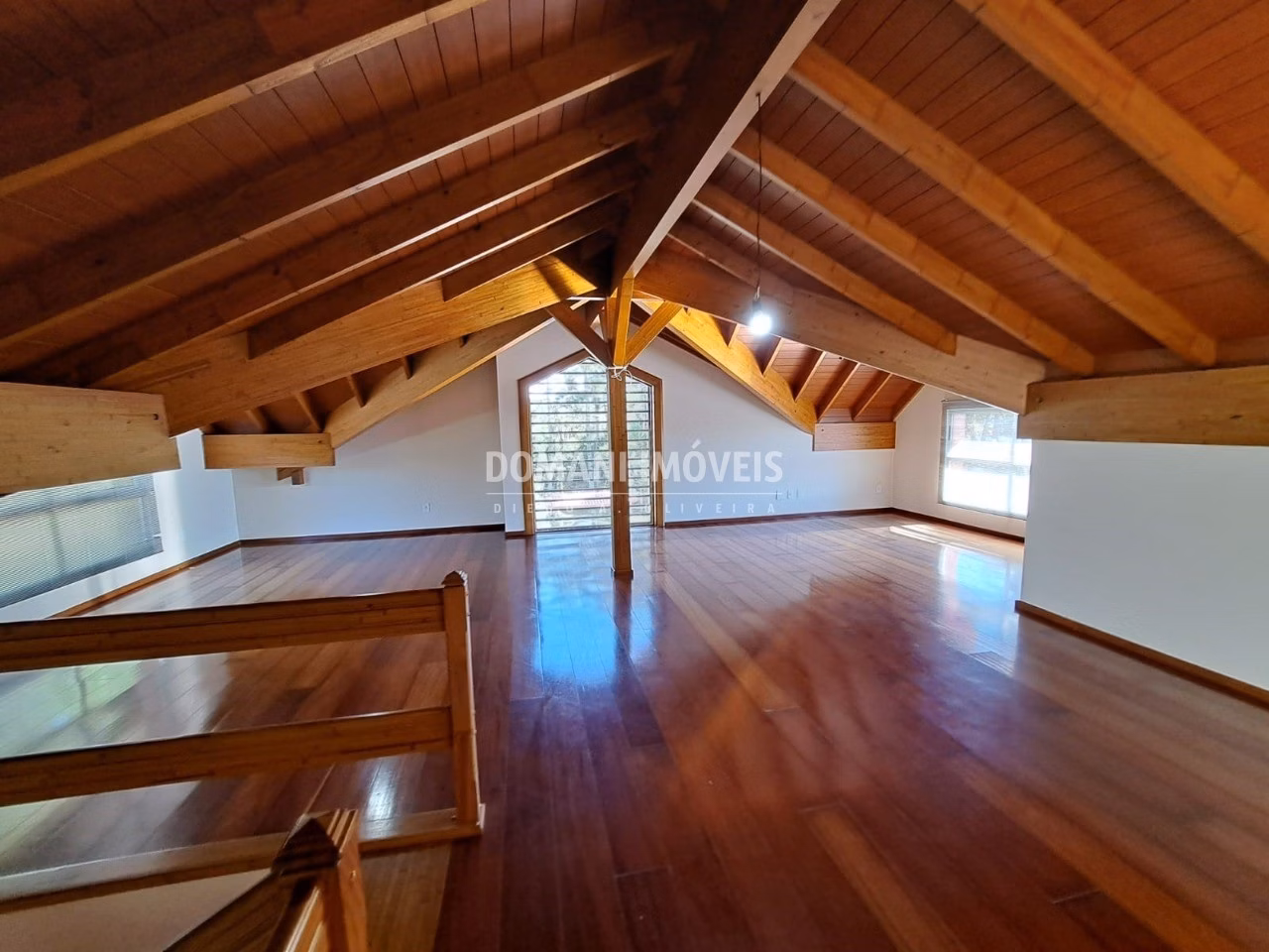 Casa de 1.140 m² em Campos do Jordão, SP