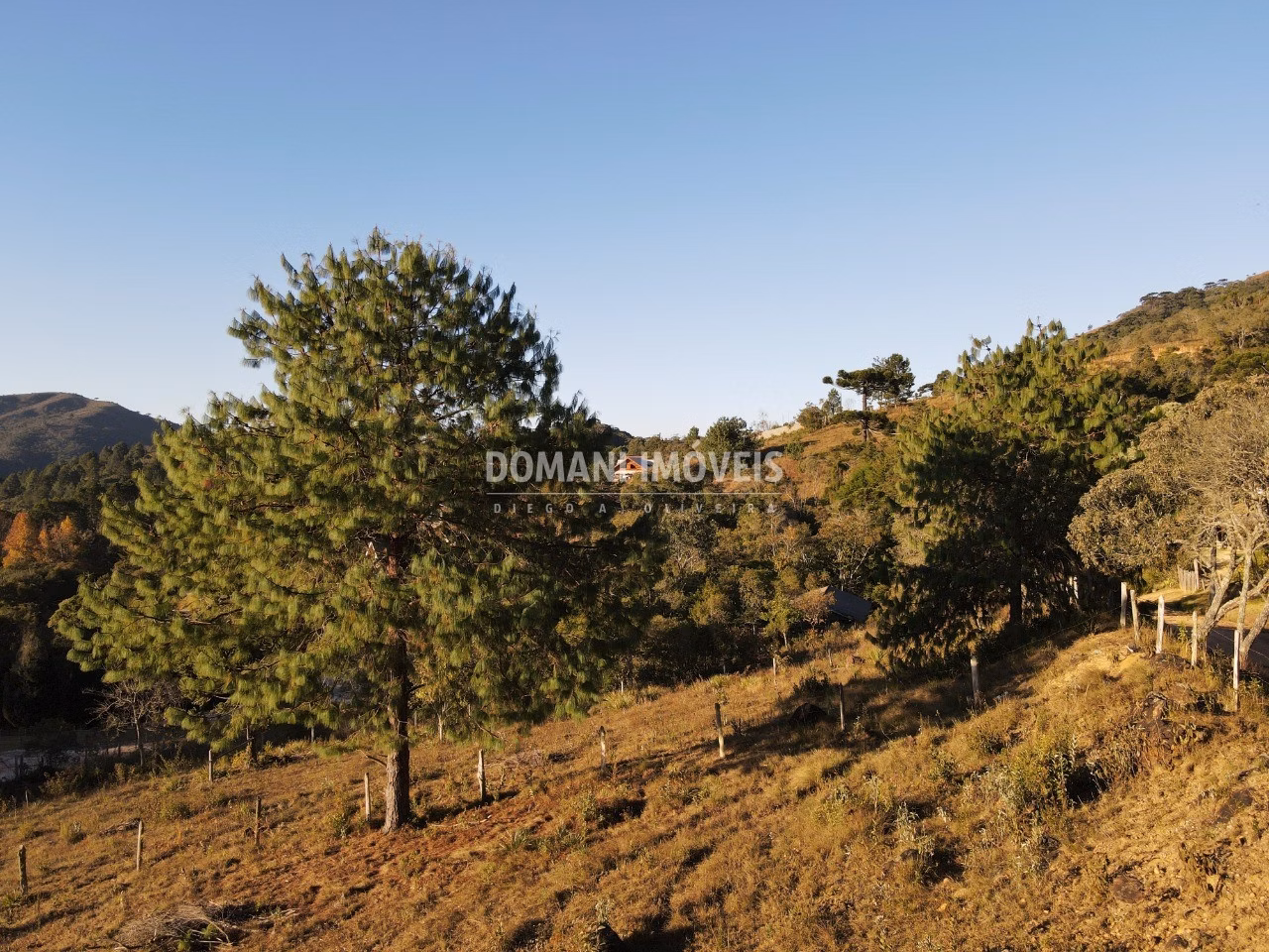 Terreno de 2,700 m² em Campos do Jordão, SP