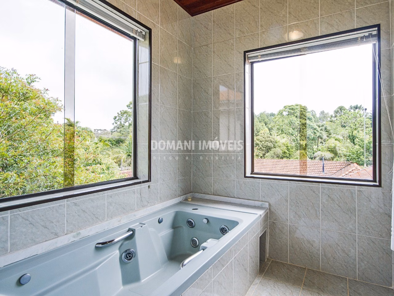 Lodging of 3,000 m² in Campos do Jordão, SP, Brazil