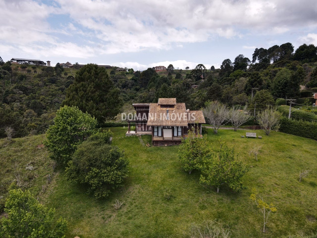 Casa de 2.060 m² em Campos do Jordão, SP