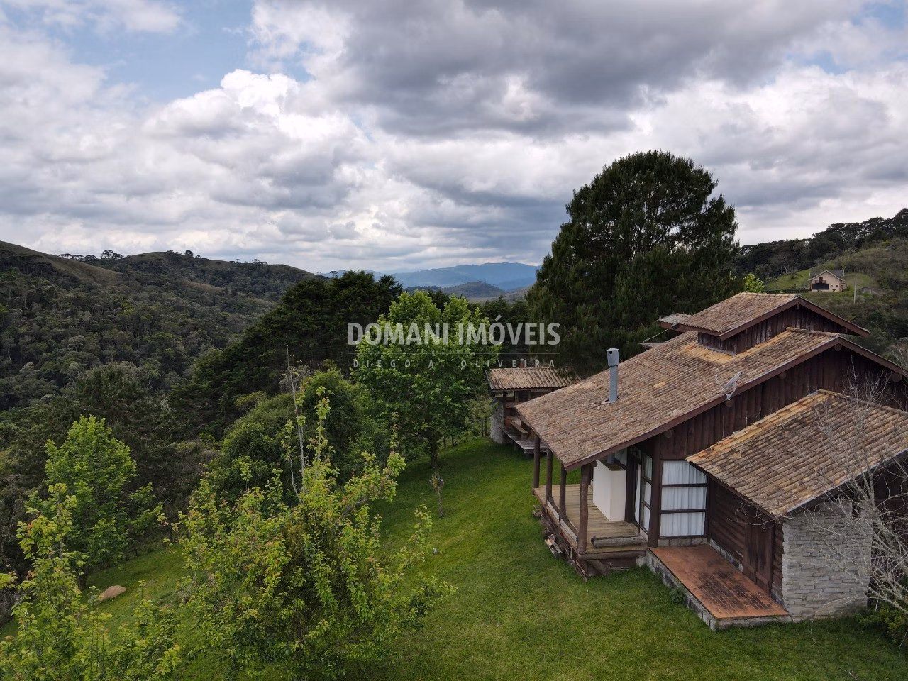 Casa de 2.060 m² em Campos do Jordão, SP