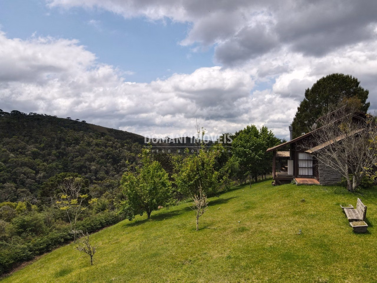 Casa de 2.060 m² em Campos do Jordão, SP