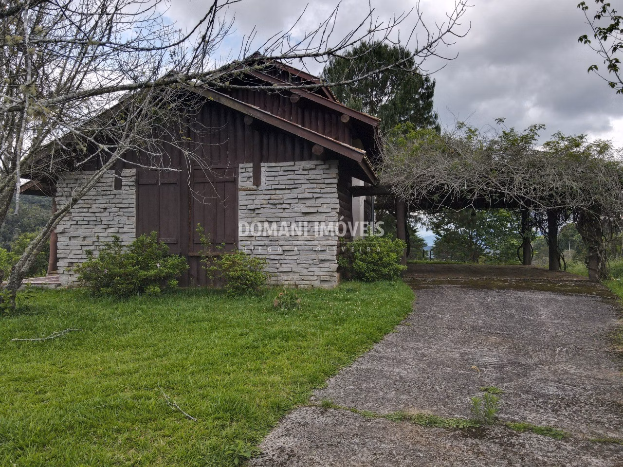 Casa de 2.060 m² em Campos do Jordão, SP