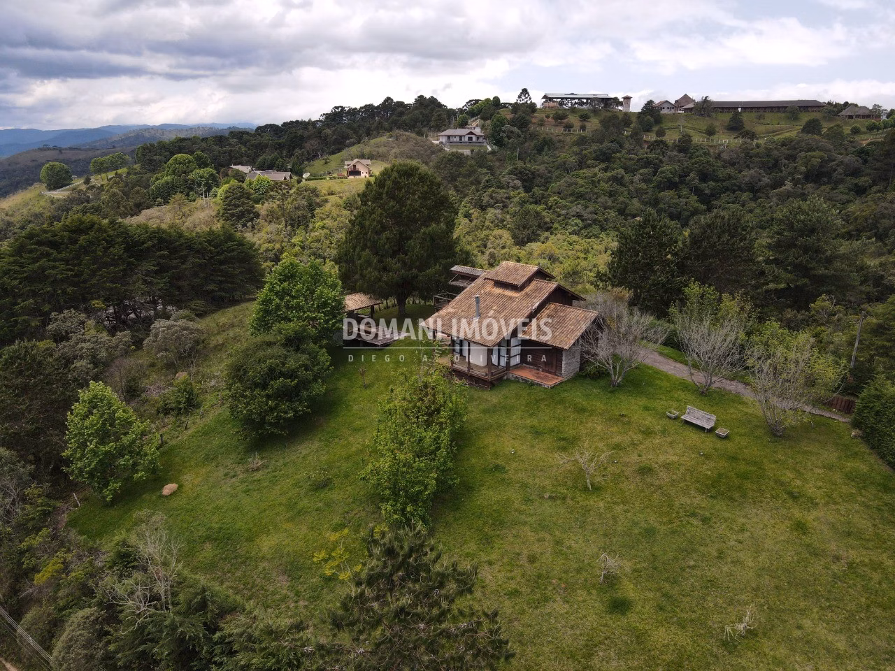 Casa de 2.060 m² em Campos do Jordão, SP