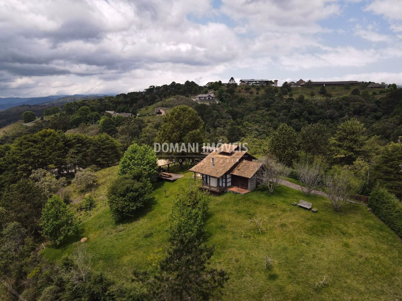 Casa de 2.060 m² em Campos do Jordão, SP