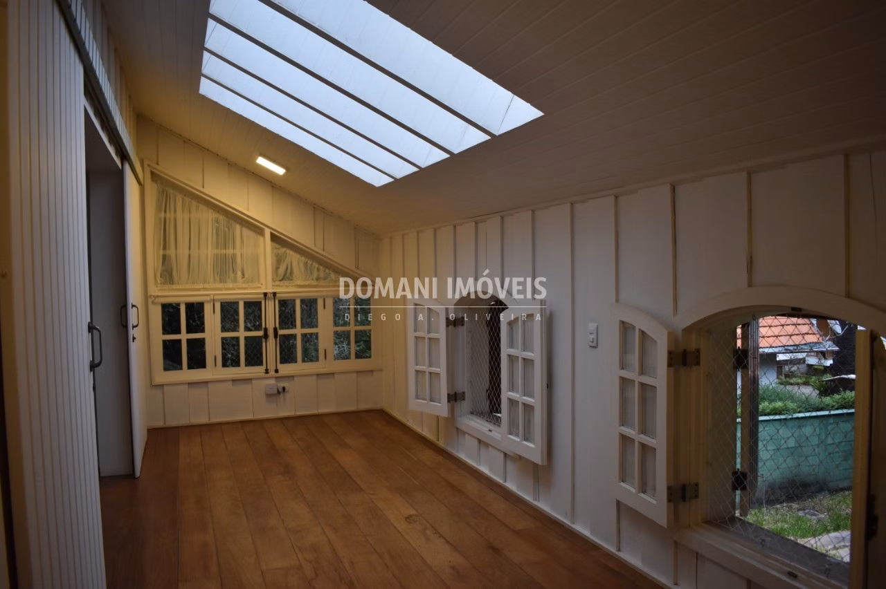Casa de 1.150 m² em Campos do Jordão, SP