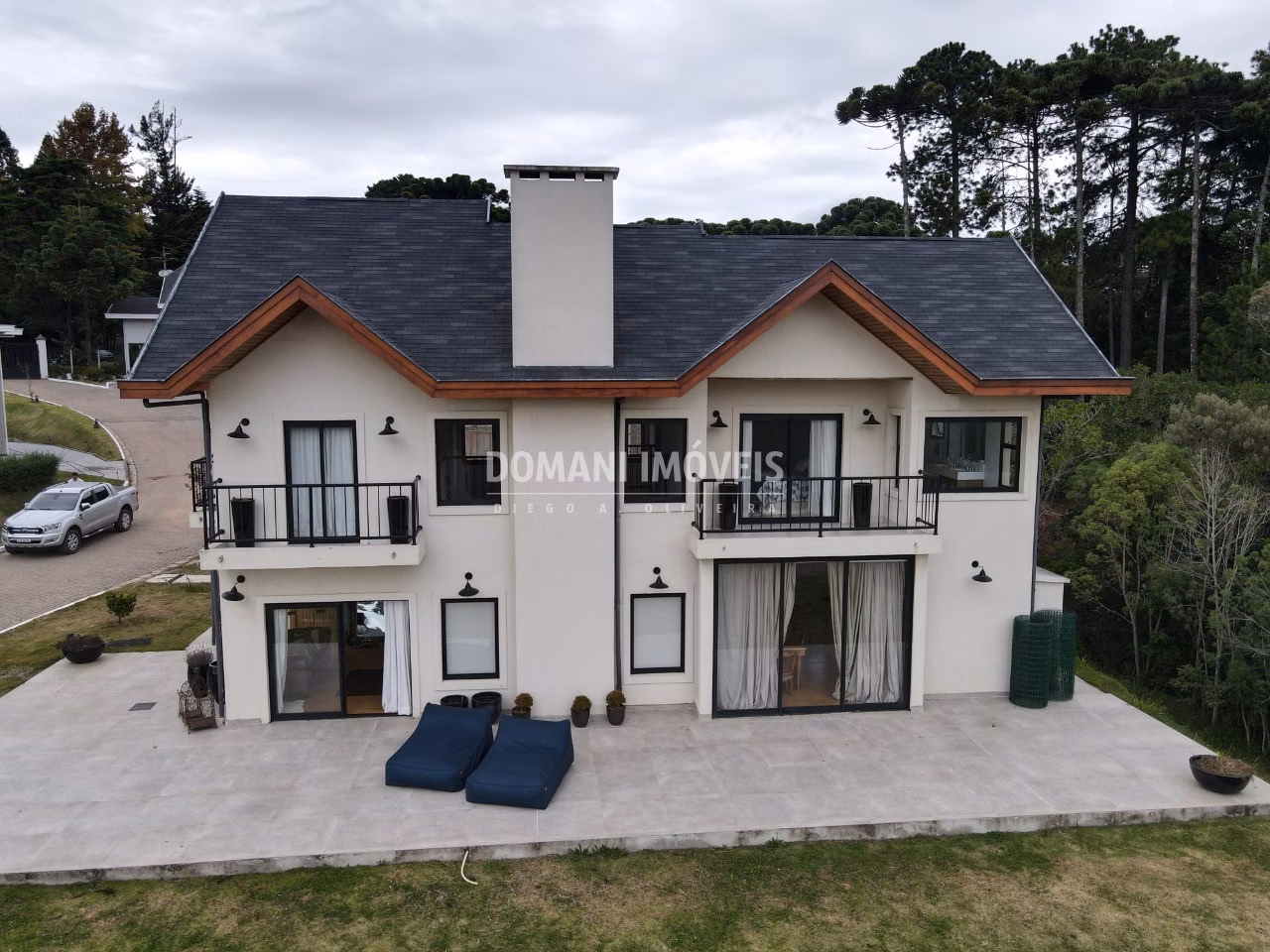 Casa de 1.940 m² em Campos do Jordão, SP