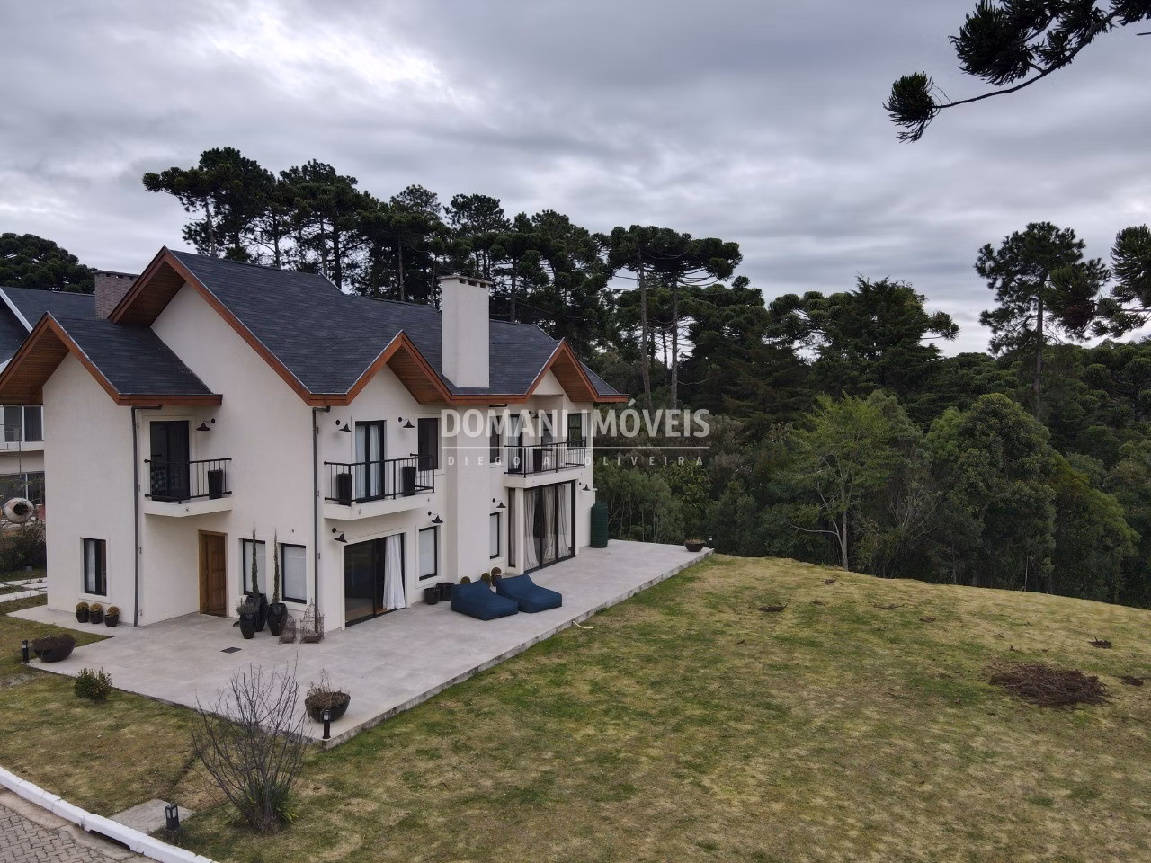 Casa de 1.940 m² em Campos do Jordão, SP