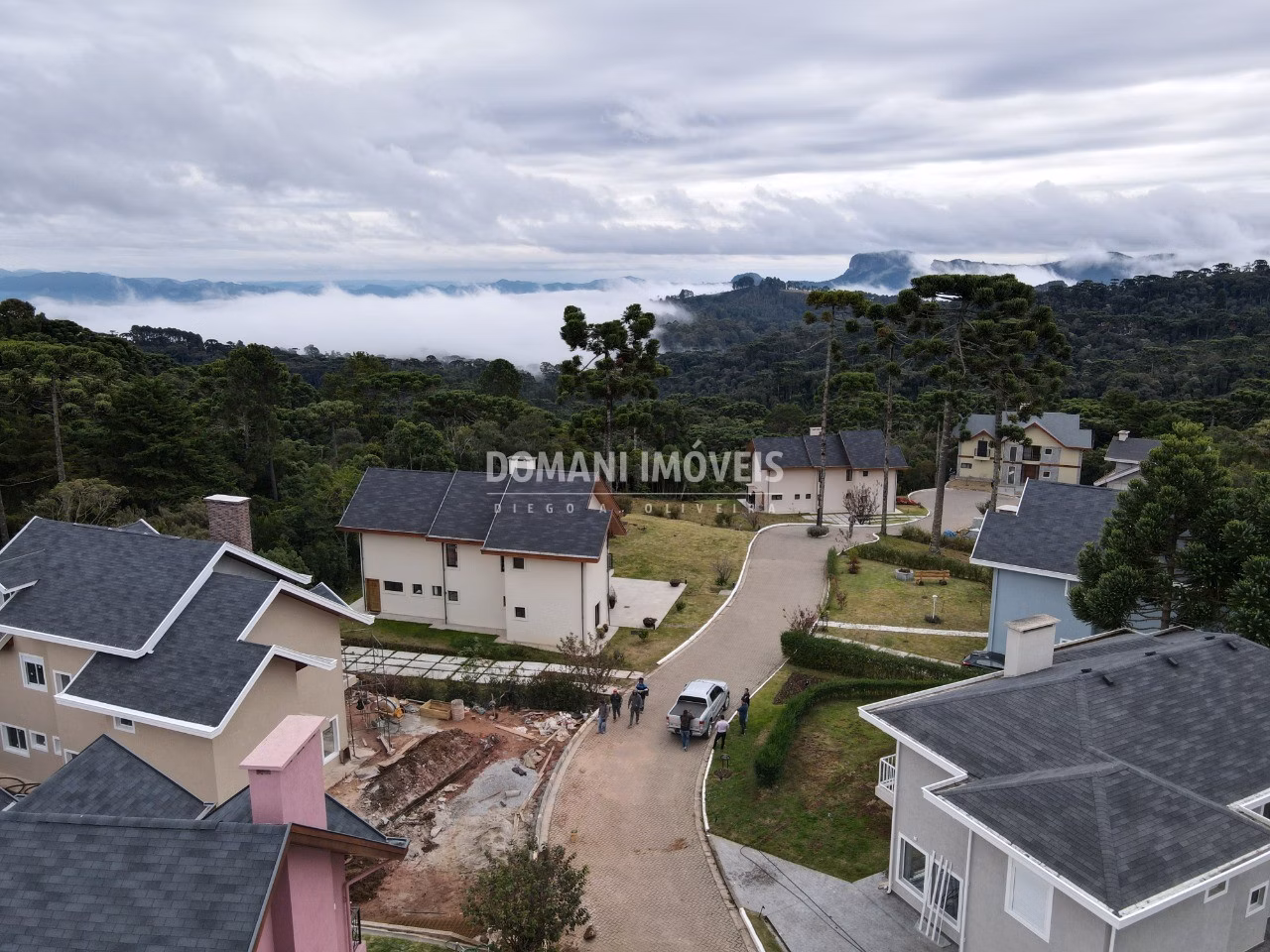 Casa de 1.940 m² em Campos do Jordão, SP