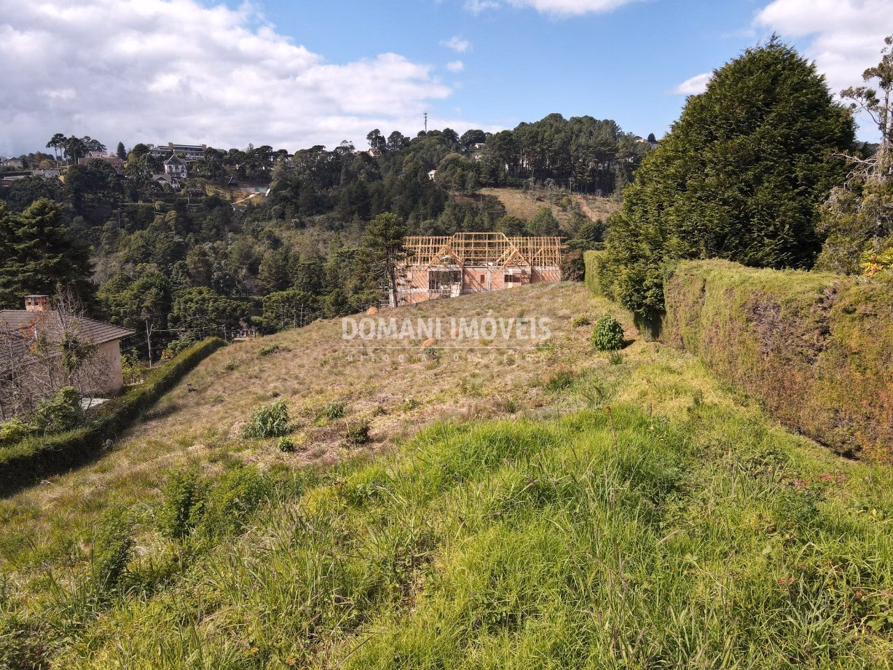 Terreno de 2.800 m² em Campos do Jordão, SP