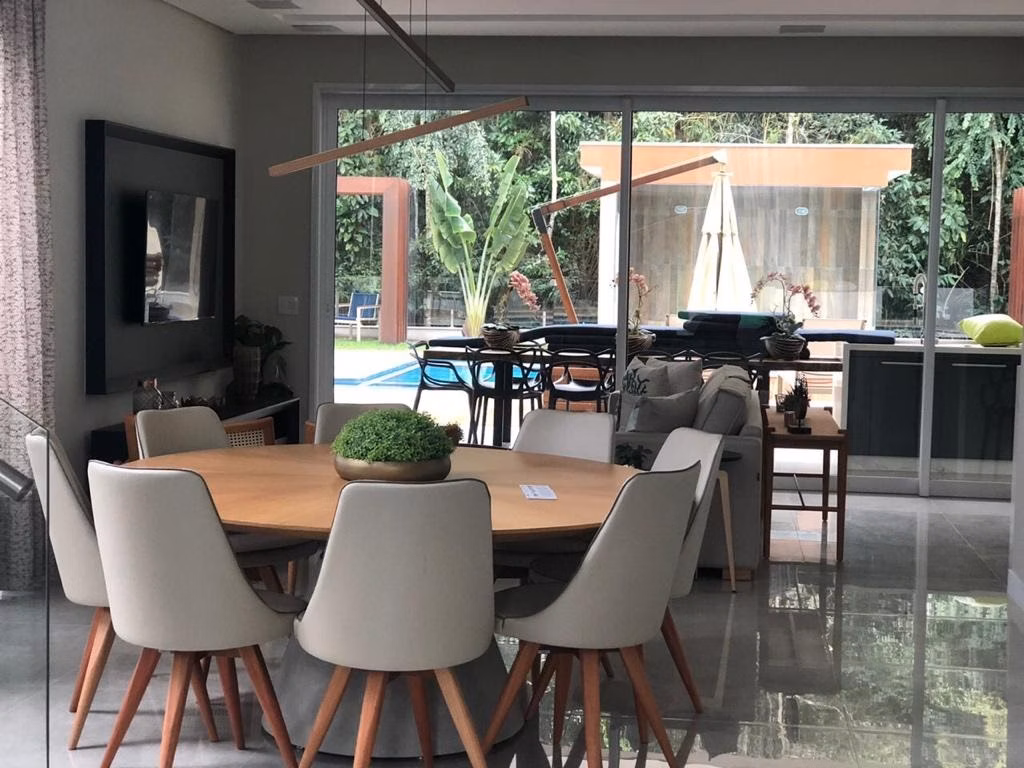 Casa de 735 m² em Bertioga, SP