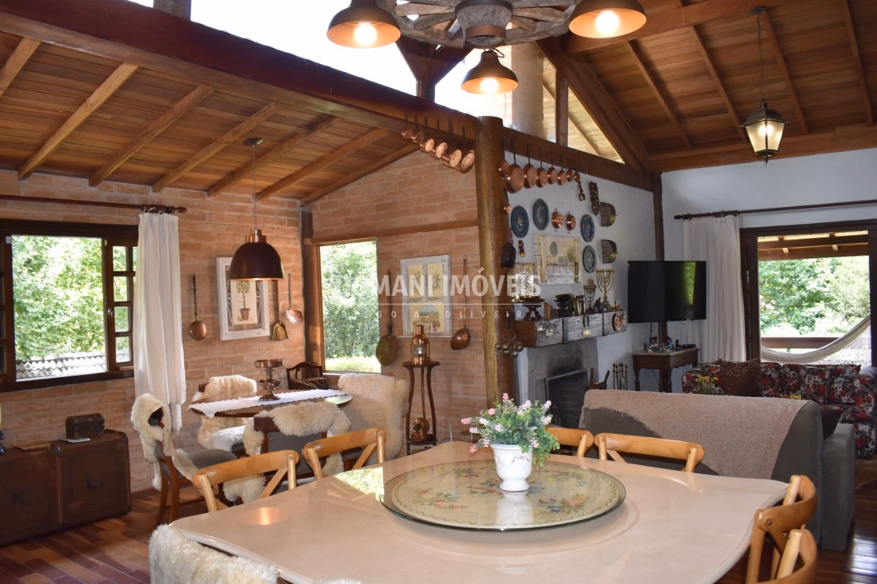 Casa de 1.010 m² em Campos do Jordão, SP