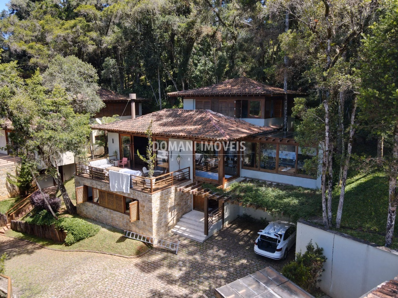Casa de 1.295 m² em Campos do Jordão, SP