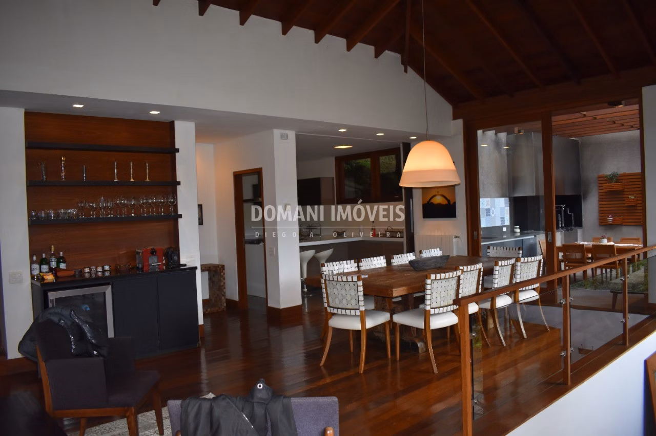 Casa de 1.295 m² em Campos do Jordão, SP