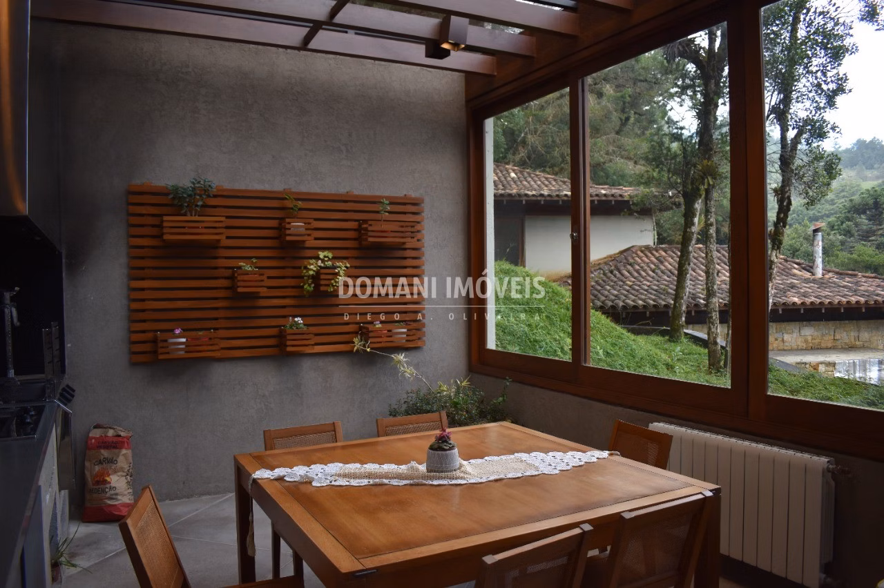 Casa de 1.295 m² em Campos do Jordão, SP