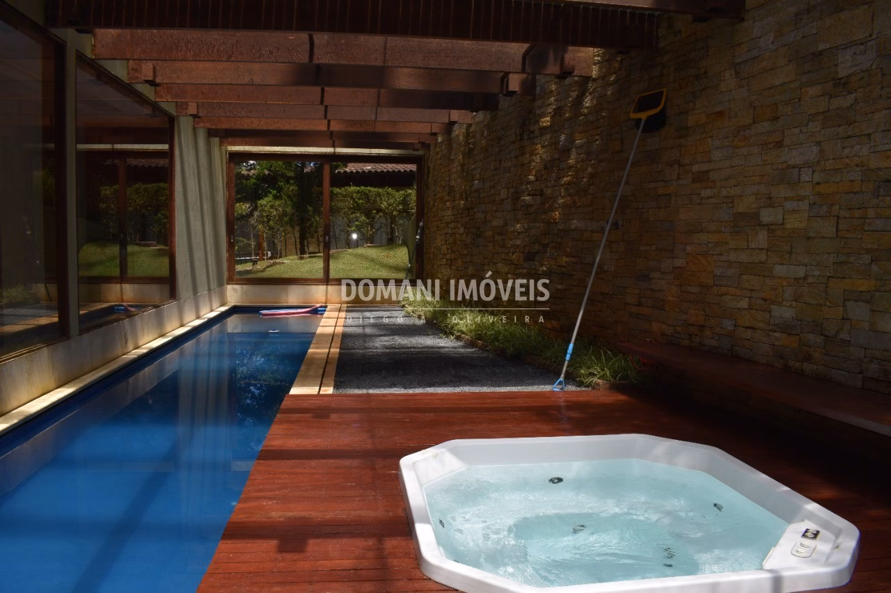 Casa de 1.295 m² em Campos do Jordão, SP