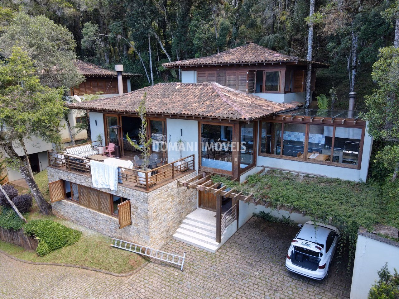 Casa de 1.295 m² em Campos do Jordão, SP
