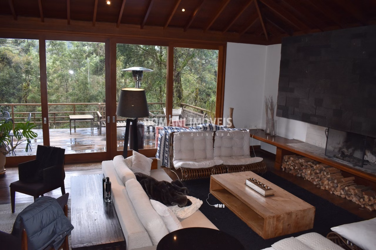 Casa de 1.295 m² em Campos do Jordão, SP