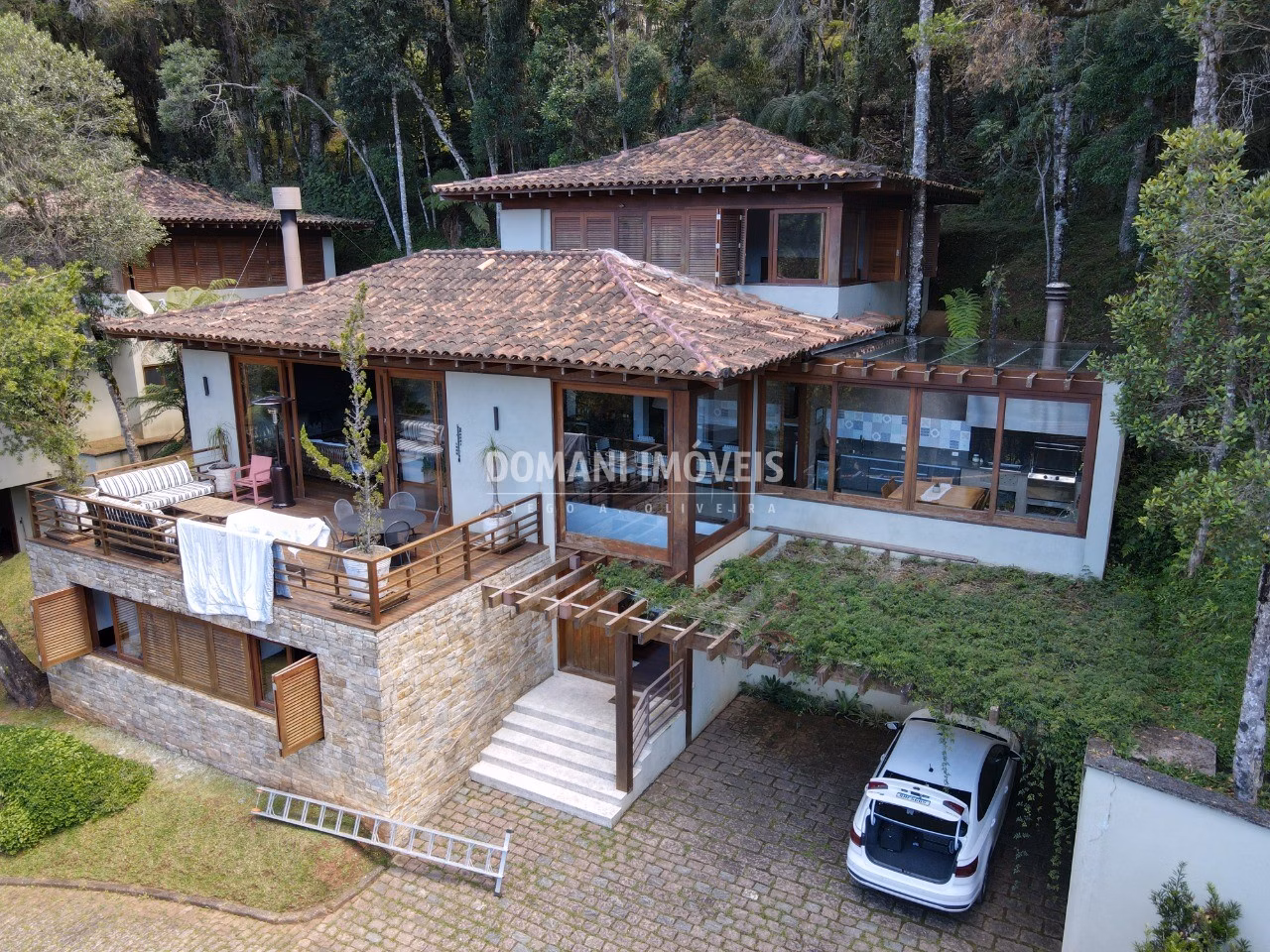 Casa de 1.295 m² em Campos do Jordão, SP