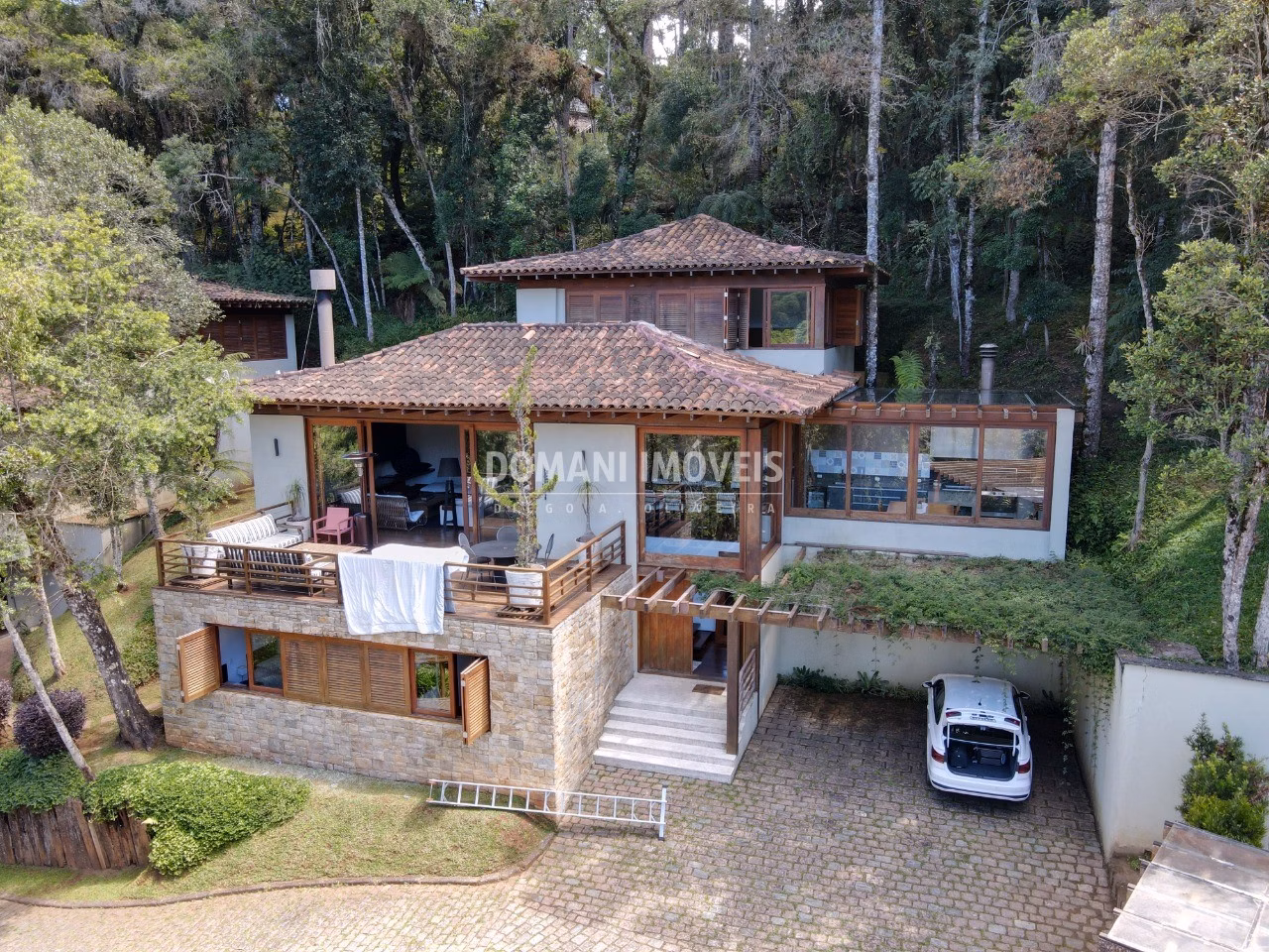 Casa de 1.295 m² em Campos do Jordão, SP