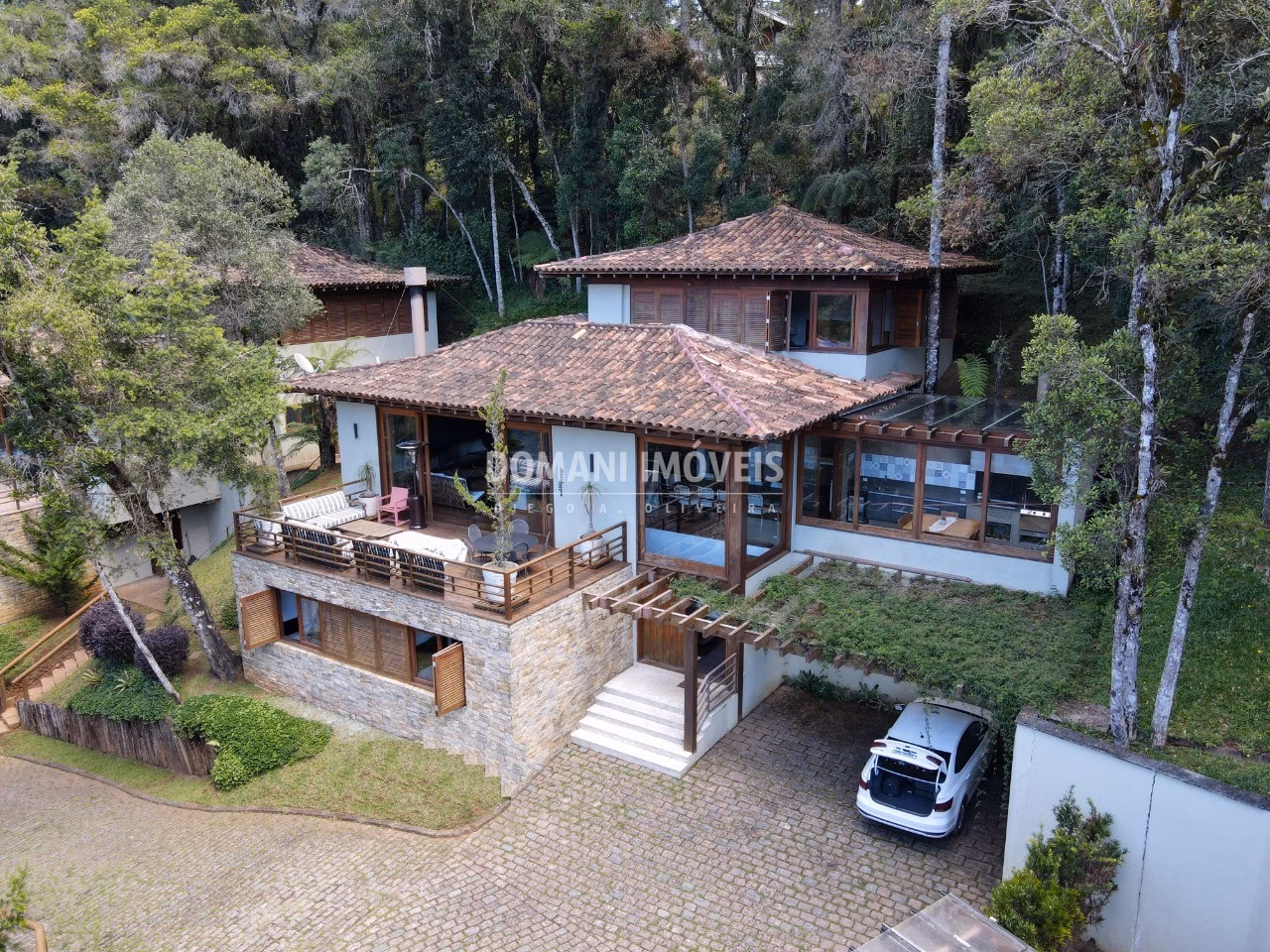 Casa de 1.295 m² em Campos do Jordão, SP