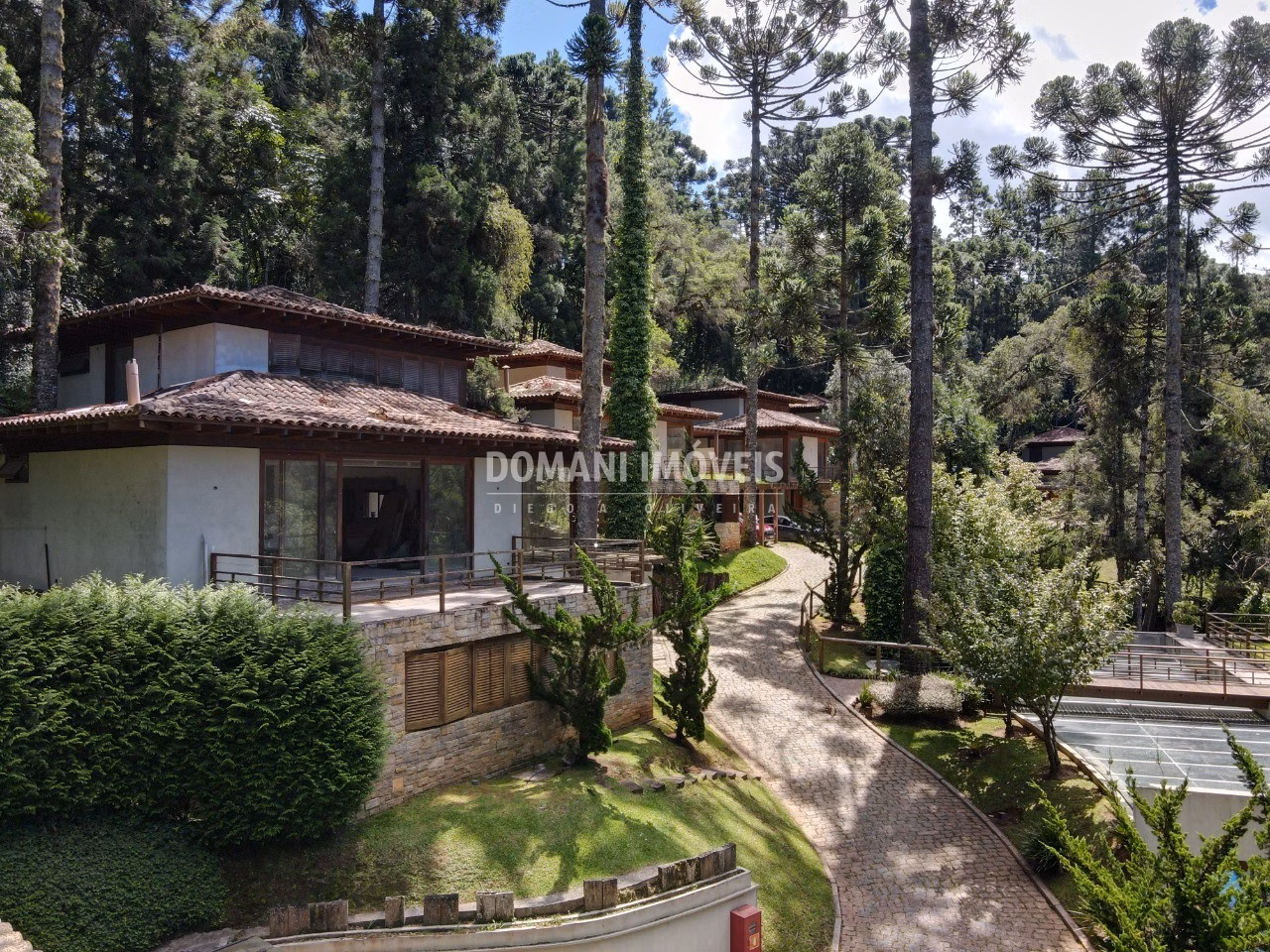 Casa de 1.295 m² em Campos do Jordão, SP