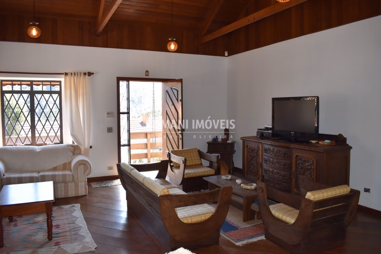 Casa de 1,250 m² em Campos do Jordão, SP