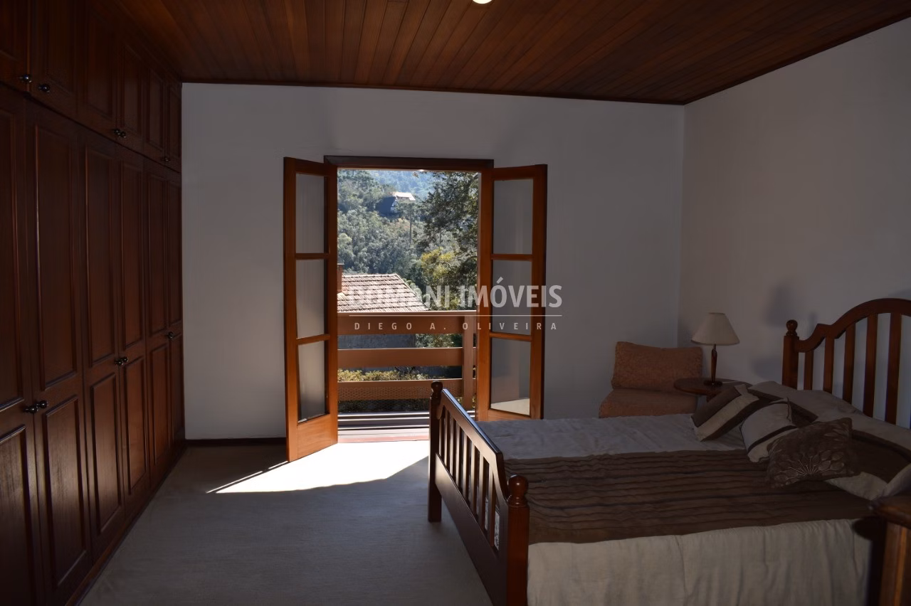 Casa de 1,250 m² em Campos do Jordão, SP