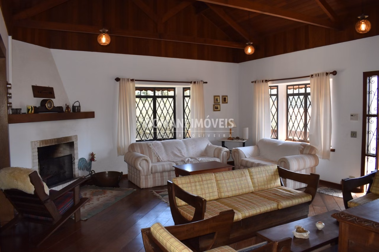 Casa de 1,250 m² em Campos do Jordão, SP