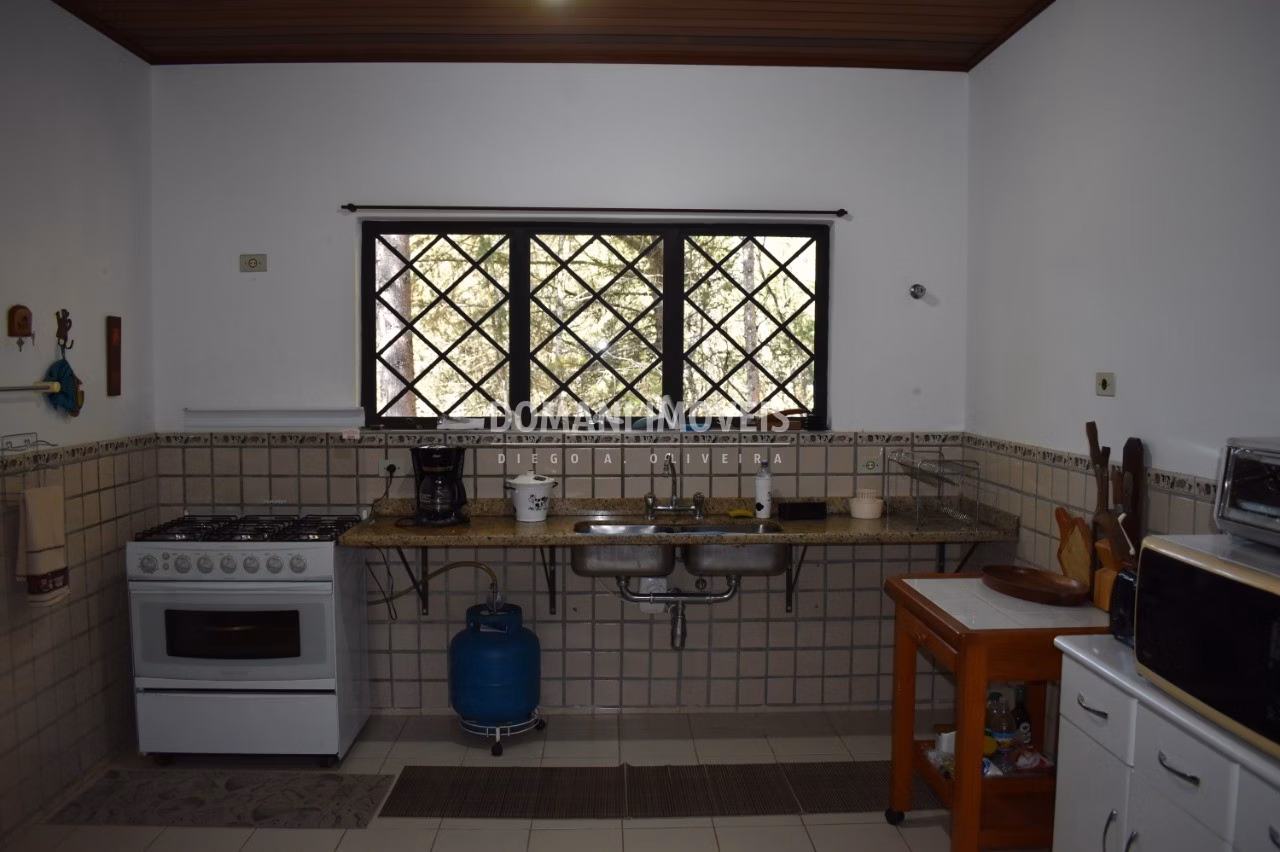 Casa de 1,250 m² em Campos do Jordão, SP