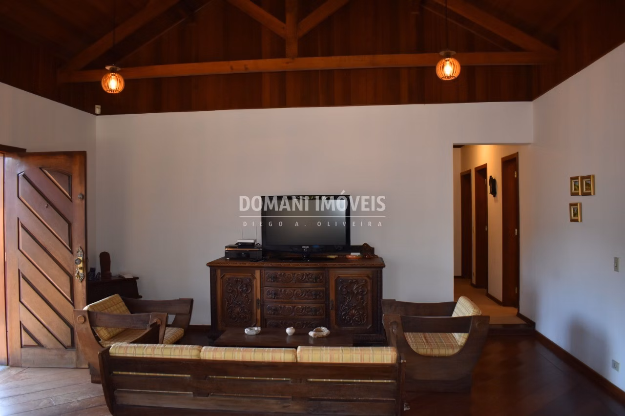Casa de 1,250 m² em Campos do Jordão, SP
