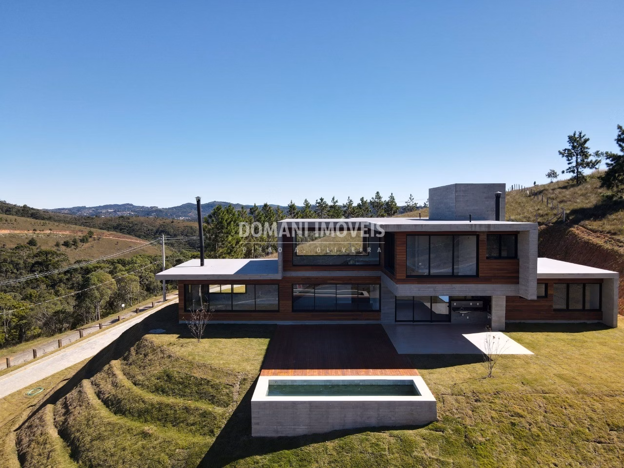 Casa de 2.990 m² em Campos do Jordão, SP
