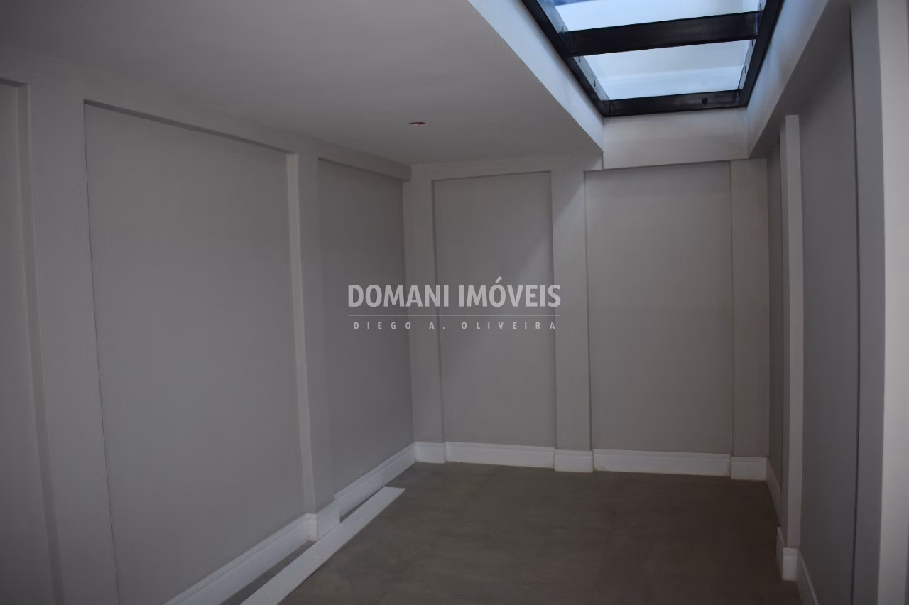 Casa de 2.990 m² em Campos do Jordão, SP