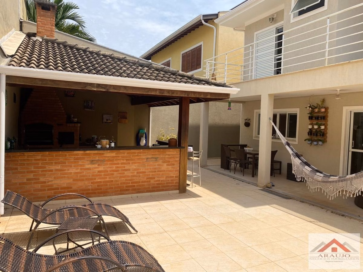 Casa de 300 m² em Paulínia, SP