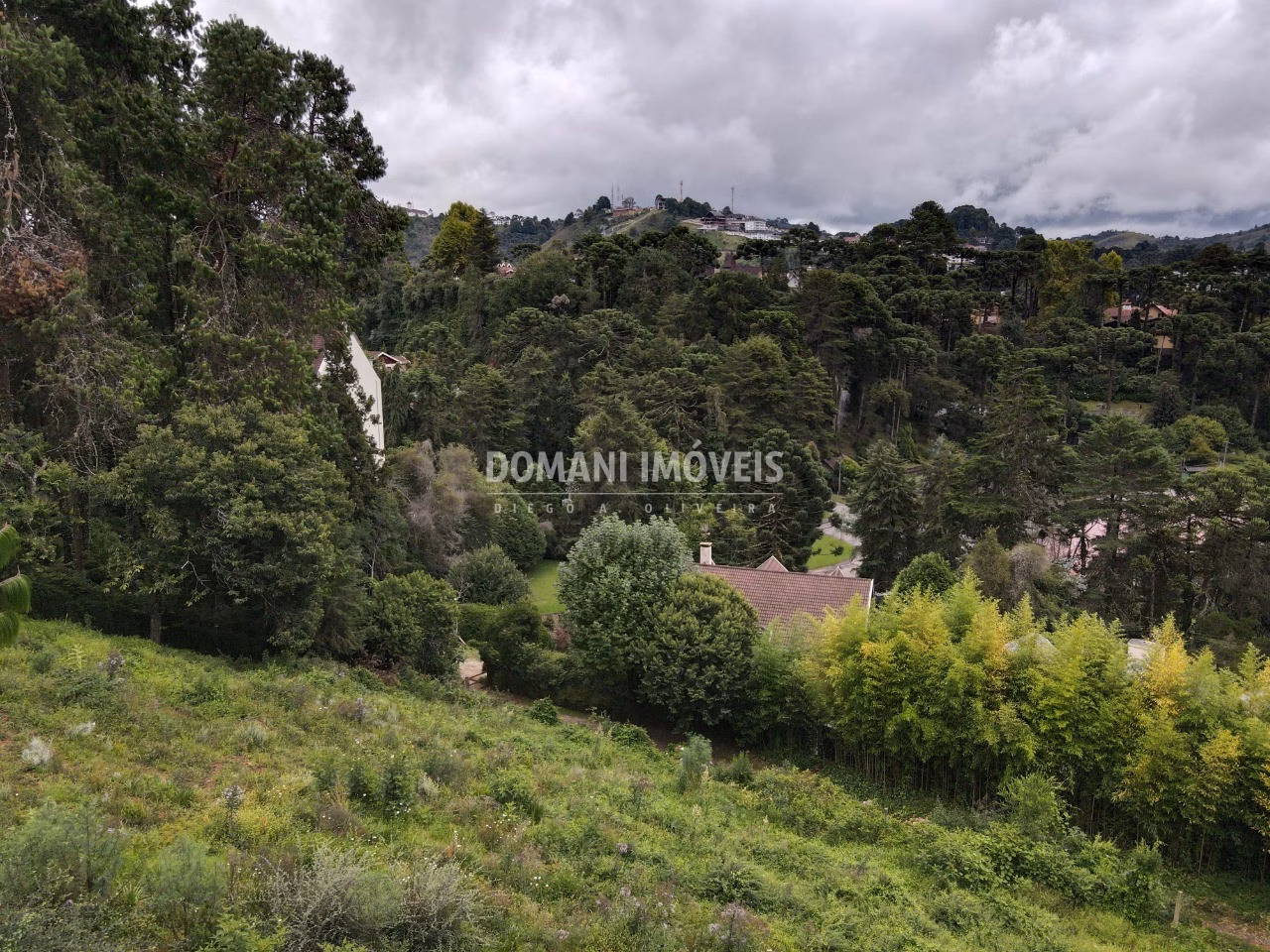 Terreno de 1.050 m² em Campos do Jordão, SP
