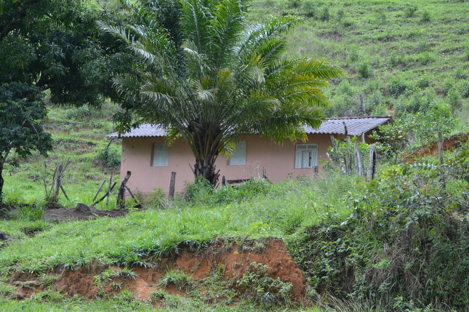 عزبة بمساحة ٤٠٦٬٠٠٠ m² في Santa Leopoldina، ES