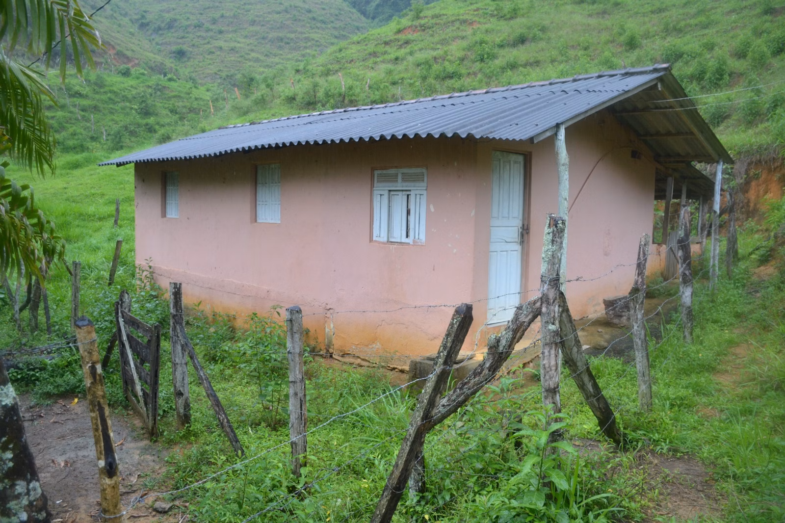 عزبة بمساحة ٤٠٦٬٠٠٠ m² في Santa Leopoldina، ES