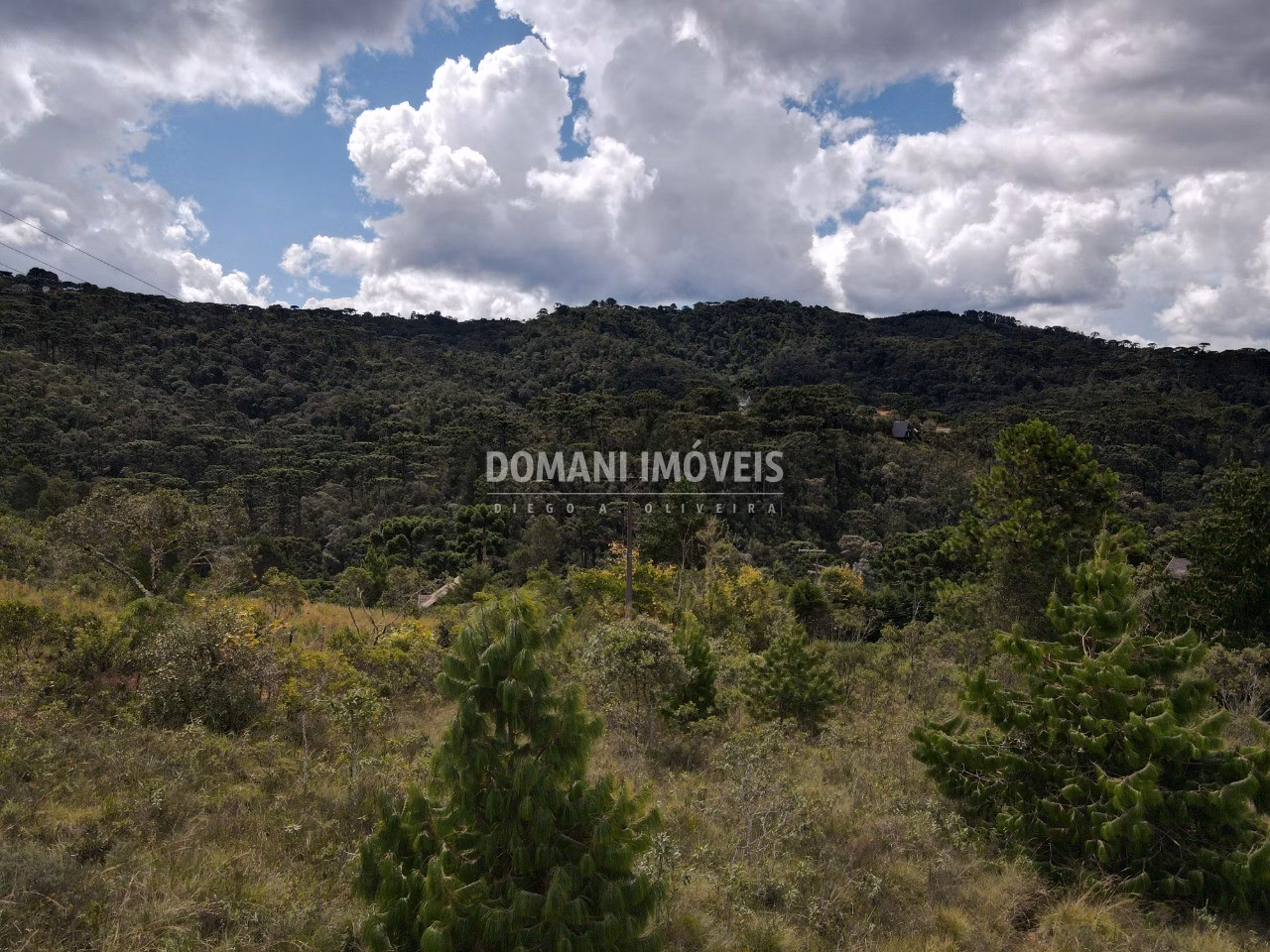 Terreno de 1.680 m² em Campos do Jordão, SP