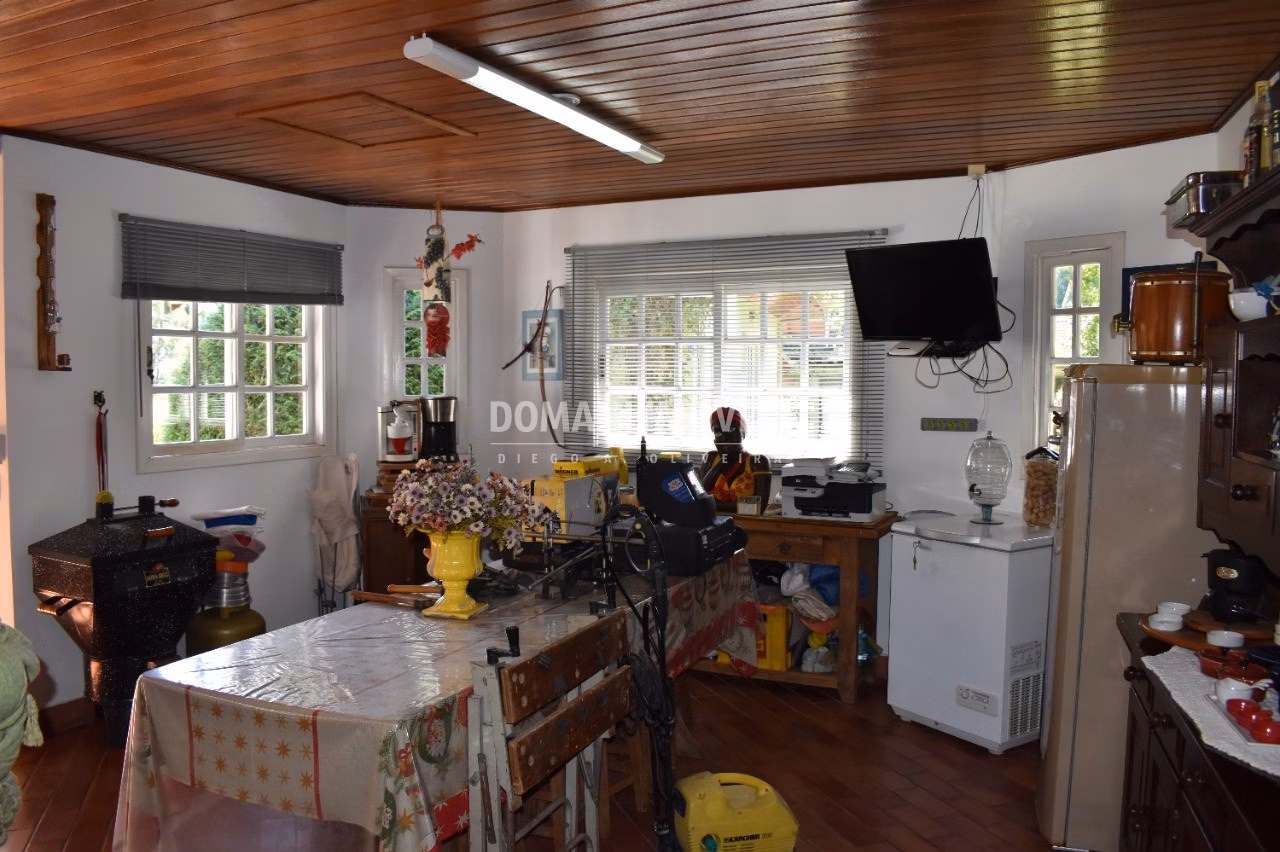 Casa de 820 m² em Campos do Jordão, SP