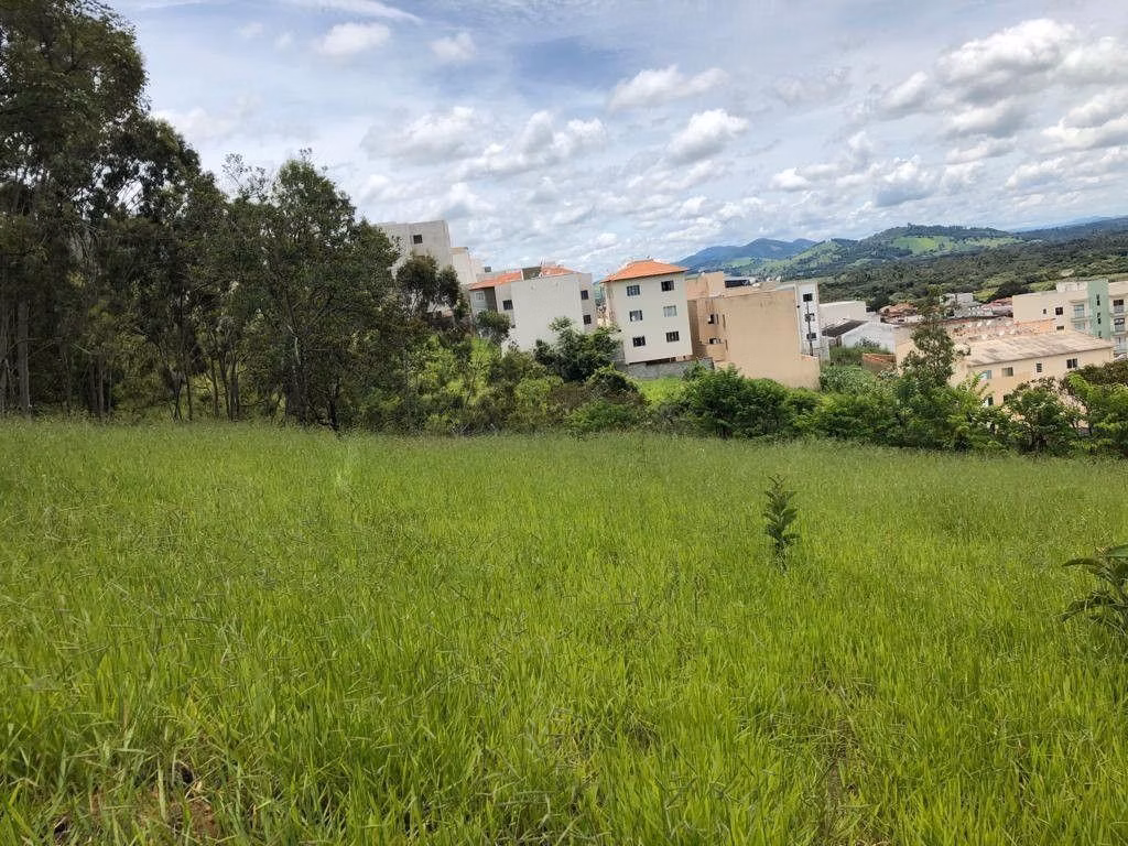 Terreno de 1.569 m² em Pouso Alegre, MG