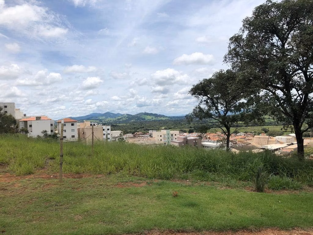 Terreno de 1.569 m² em Pouso Alegre, MG