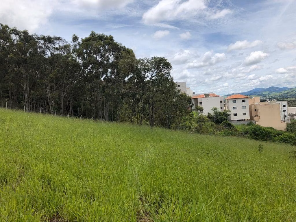 Terreno de 1.569 m² em Pouso Alegre, MG