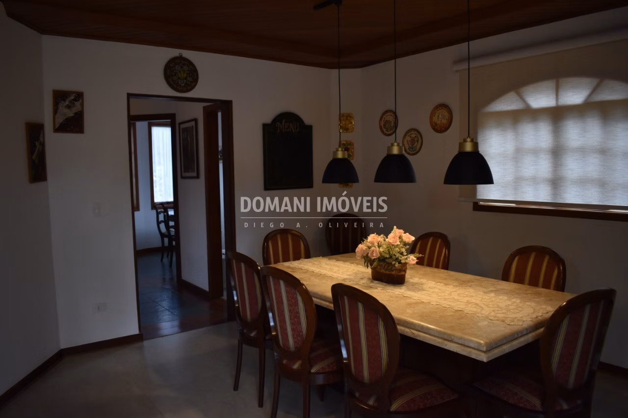 Casa de 900 m² em Campos do Jordão, SP