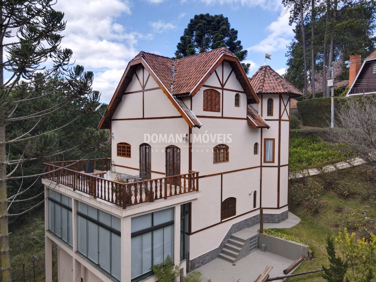 Casa de 900 m² em Campos do Jordão, SP