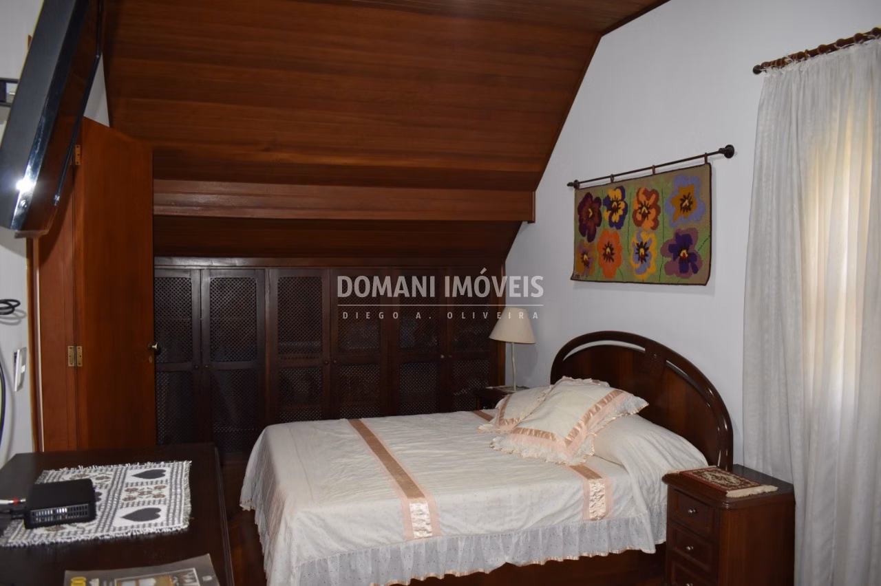Casa de 900 m² em Campos do Jordão, SP