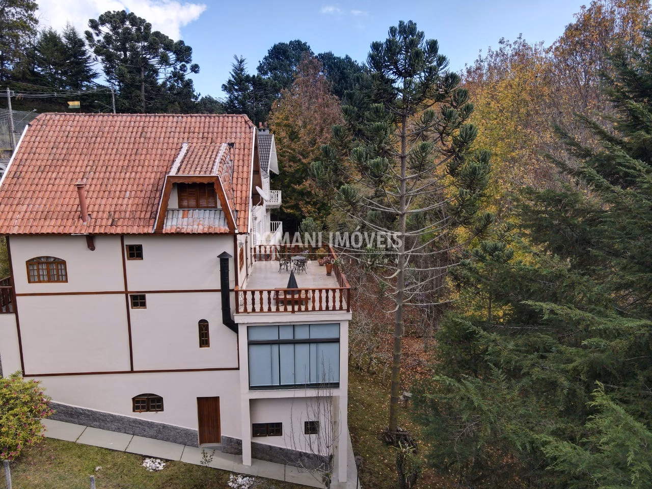 Casa de 900 m² em Campos do Jordão, SP