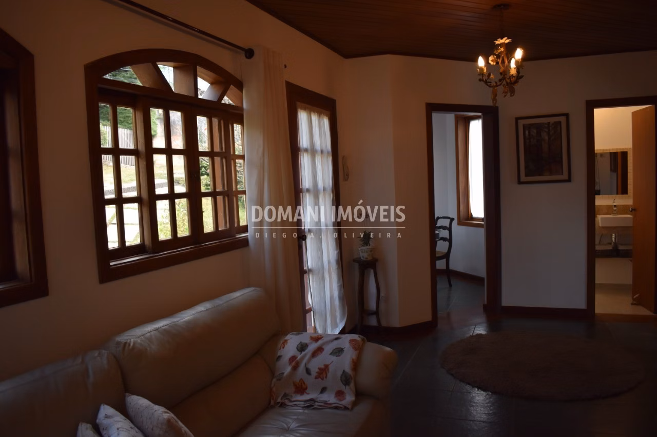 Casa de 900 m² em Campos do Jordão, SP