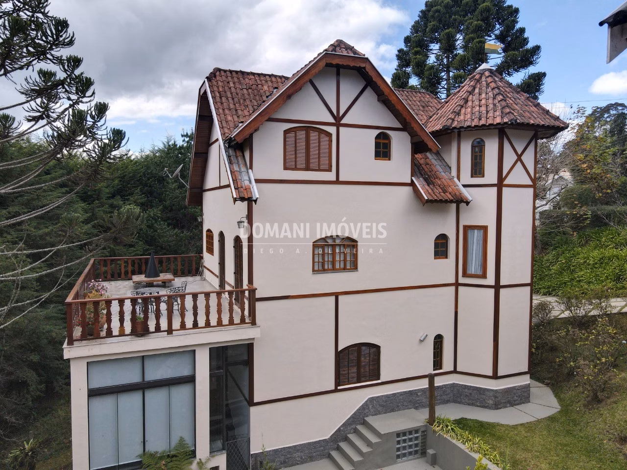 Casa de 900 m² em Campos do Jordão, SP